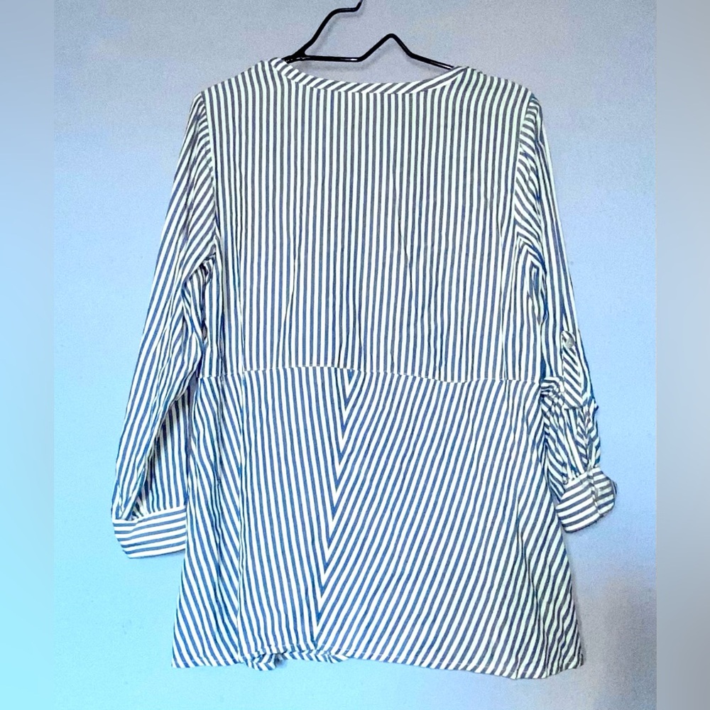 Women’s J.jill blue and white button down M petite - Picture 9 of 9